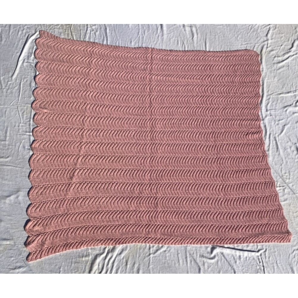 VTG Crochet Afghan Pink Herringbone Throw Lap Blanket Scallop Edge 55x58 Cottage